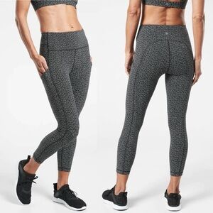 Athleta Ultimate Stash Pocket Textured 7/8 Leggings in Static